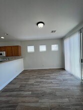 729 W Ship Wrecked Way in North Las Vegas, NV - Building Photo - Building Photo