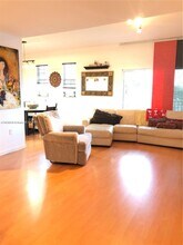 11001 NW 83rd St in Doral, FL - Building Photo - Building Photo