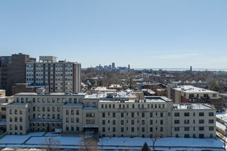 Folwell Senior Apartments in Buffalo, NY - Foto de edificio - Building Photo
