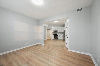 3966 W Grand Ave in Chicago, IL - Building Photo - Building Photo