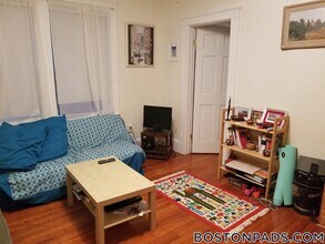 157 Summer St, Unit 2R in Somerville, MA - Foto de edificio - Building Photo