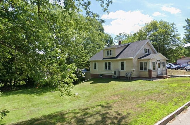 254 S Main St, Unit 2nd Floor in Auburn, ME - Foto de edificio - Building Photo