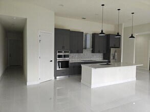 267 Santa Marta St in Port Charlotte, FL - Foto de edificio - Building Photo