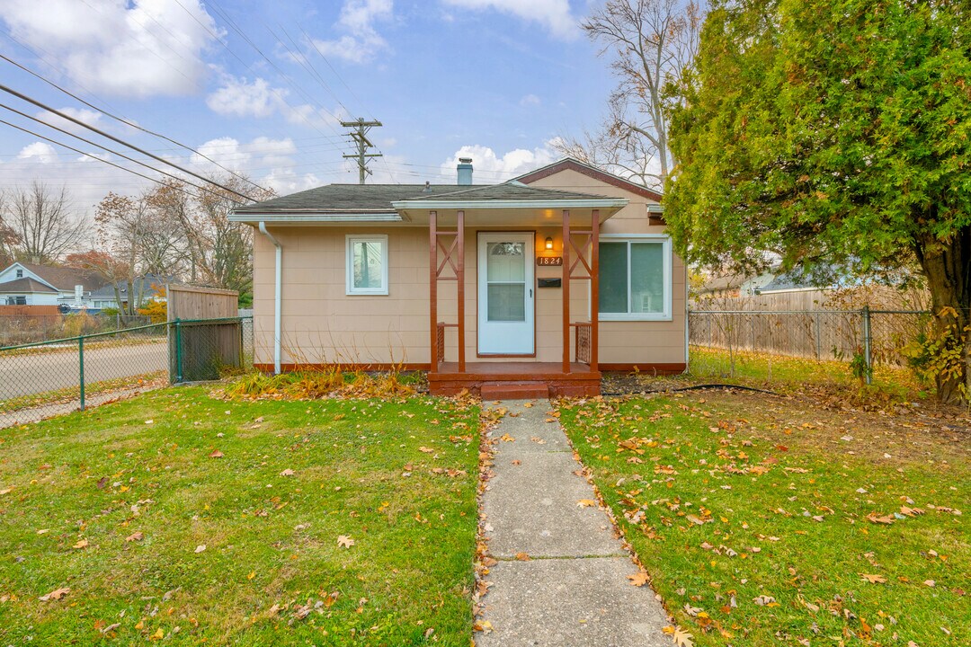 1824 Wordsworth St in Ferndale, MI - Building Photo