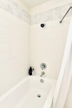 11011 NE 9th St in Bellevue, WA - Building Photo - Building Photo