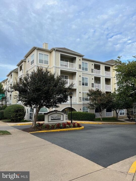 4551 Strutfield Ln in Alexandria, VA - Building Photo