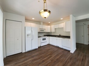 1303 N Edison Pl in Kennewick, WA - Foto de edificio - Building Photo