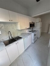 568 SW 3rd St in Miami, FL - Building Photo - Building Photo