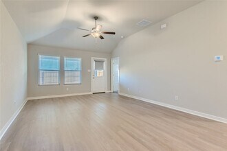 7227 Littlefoot Ln in San Antonio, TX - Building Photo - Building Photo