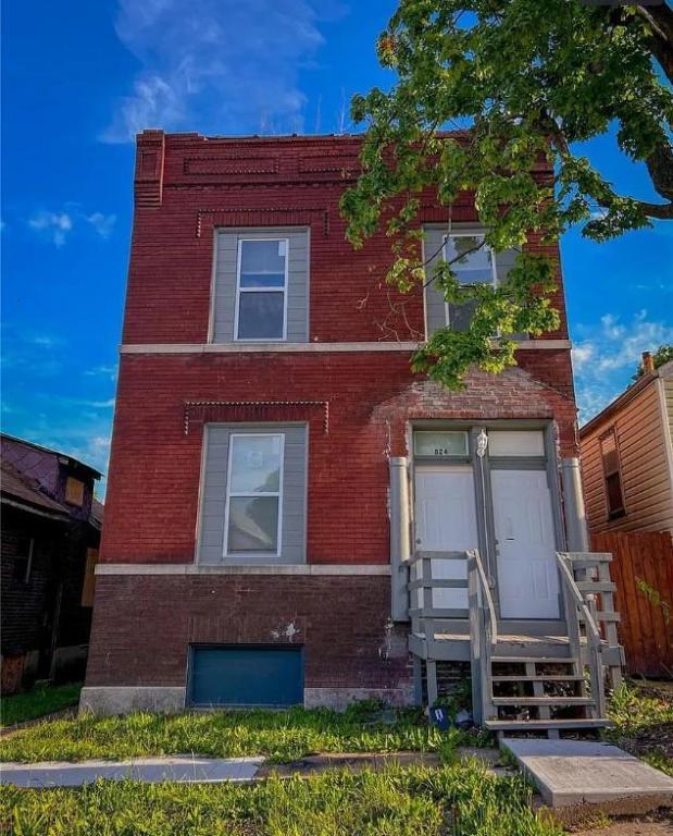 property at 824 Canaan Ave