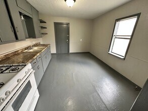 210 S Monroe Ave in Blanchard, OK - Building Photo - Building Photo