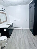 207 W Holly St, Unit Apt B Downstairs Unit in Owatonna, MN - Building Photo