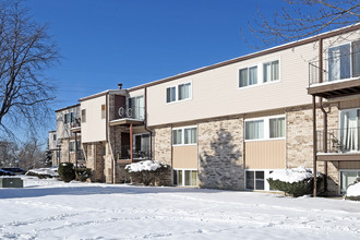 Garfield Plaza Apartments in Clinton Township, MI - Building Photo - Building Photo