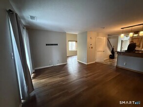 155 Redstone Hl Rd in Bristol, CT - Building Photo - Building Photo