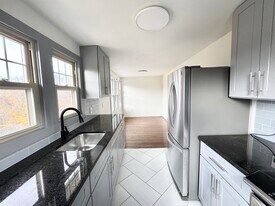 162 High St in Naugatuck, CT - Building Photo