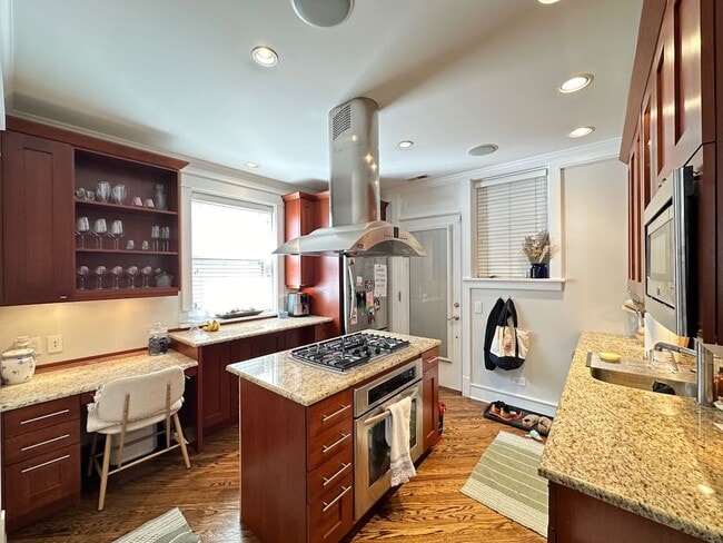 1410 W Cornelia Ave, Unit 2 in Chicago, IL - Foto de edificio - Building Photo