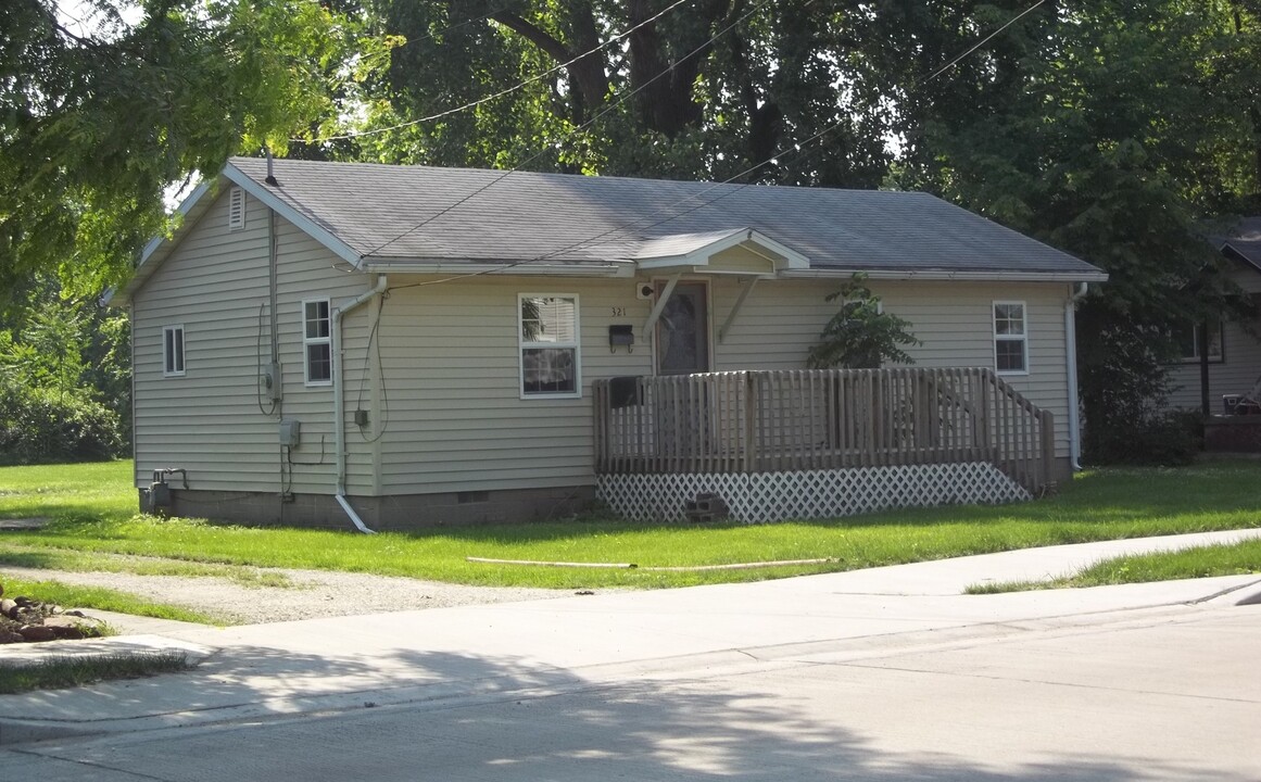 321 S Ward St in Macomb, IL - Building Photo