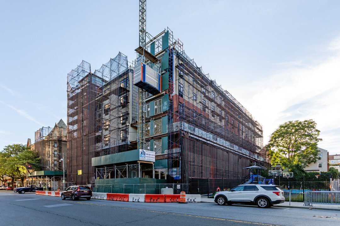 Parkview Terrace in Mount Vernon, NY - Building Photo