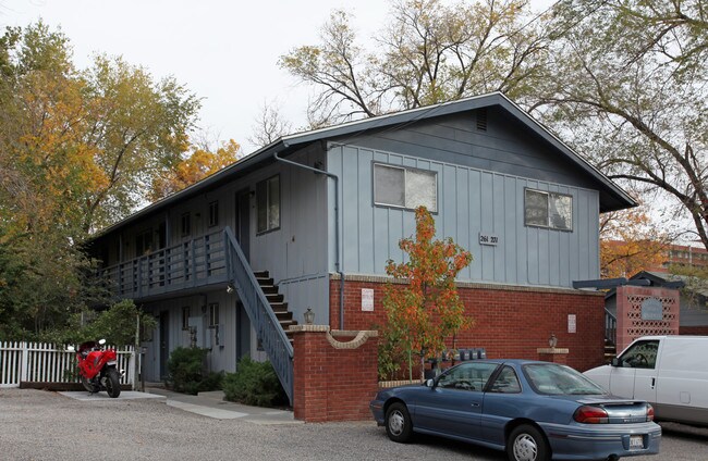 University Studio Apartments in Reno, NV - Building Photo - Building Photo