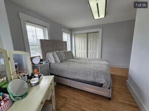 377 Nashua St, Unit Unit 2 in Milford, NH - Foto de edificio - Building Photo