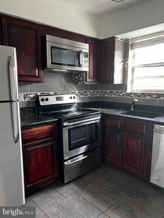 2103 N Scott St in Arlington, VA - Building Photo
