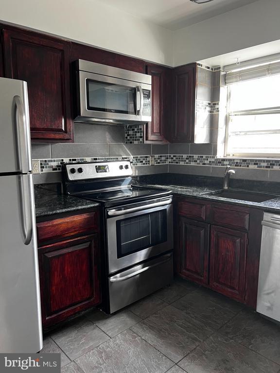 property at 2103 N Scott St