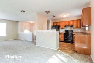 567 Serenade Cir E in Jacksonville, FL - Building Photo - Building Photo
