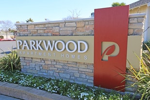 Parkwood Apartments in Fresno, CA - Building Photo