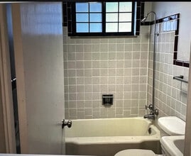 27 Chessen Ave, Unit 3 in Wood River, IL - Building Photo - Building Photo