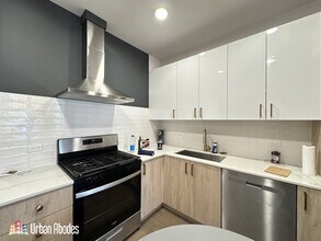 841 N Mozart St, Unit 1 in Chicago, IL - Foto de edificio - Building Photo