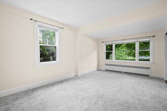 715 Old Post Rd in Mamaroneck, NY - Building Photo - Building Photo