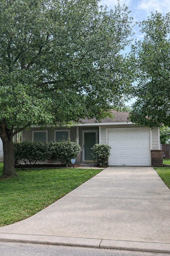 15823 Regal Trace Ln in Houston, TX - Building Photo - Building Photo