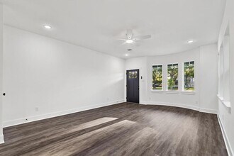 227 S Broadway St in La Porte, TX - Building Photo - Building Photo