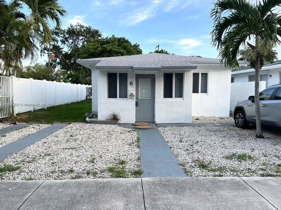 1818 Sherman St in Hollywood, FL - Foto de edificio