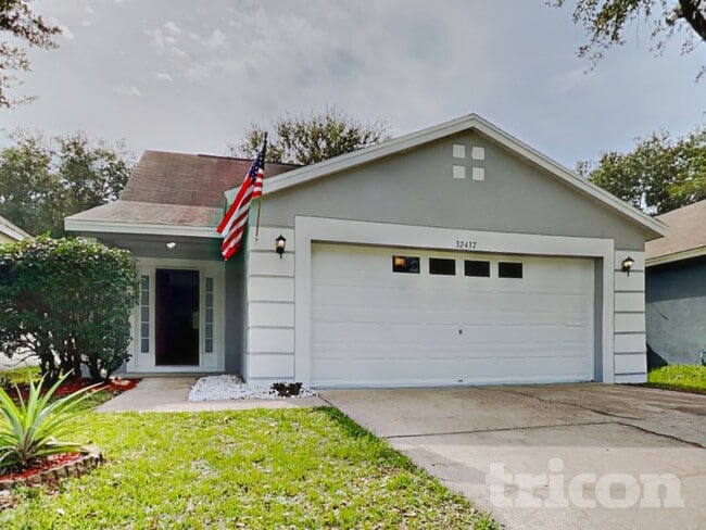 32437 Fish Hook Lp in Wesley Chapel, FL - Building Photo - Building Photo