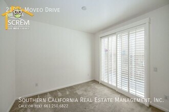 21944 Moveo Dr in Santa Clarita, CA - Building Photo - Building Photo