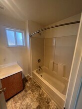 274 NW Meloy Ave in Roseburg, OR - Building Photo - Building Photo