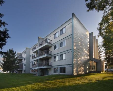 Harrow Court in Edmonton, AB - Building Photo - Building Photo