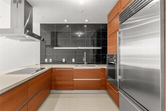 1100 Biscayne Blvd, Unit 3404 in Miami, FL - Building Photo - Building Photo