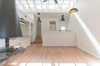 2200 Trailside Dr in Austin, TX - Building Photo - Building Photo