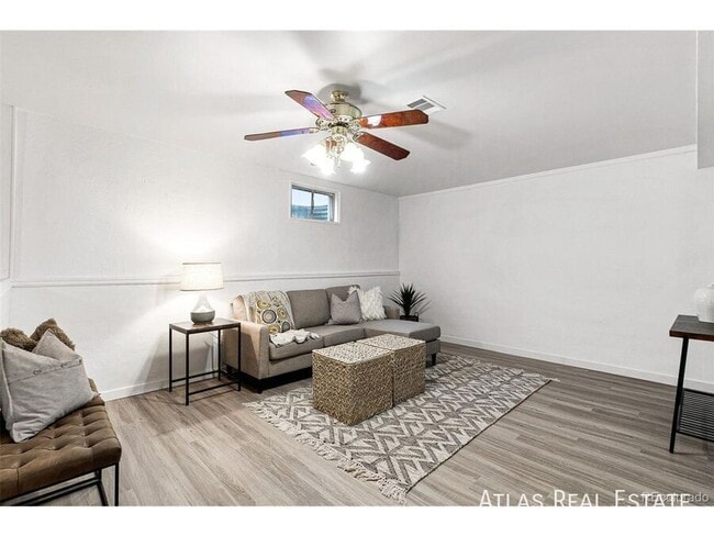 property at 960 W 70th Pl