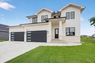 3943 NW 181st St in Clive, IA - Building Photo