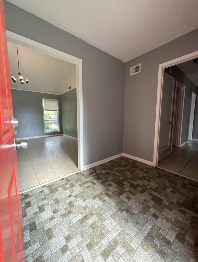 5096 Breckenwood Dr in Memphis, TN - Building Photo - Building Photo
