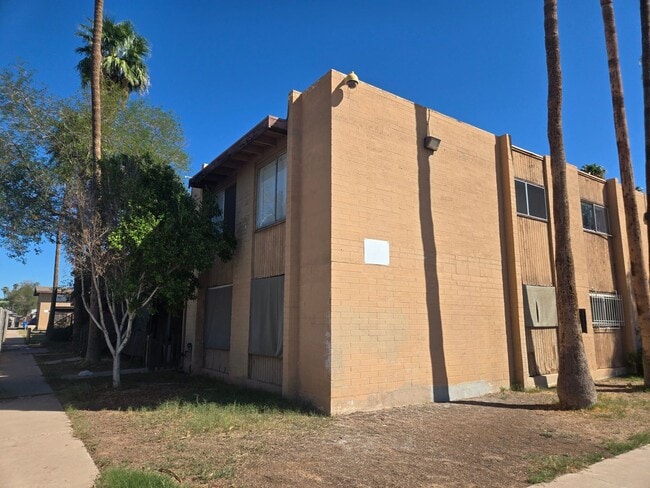 property at 2415 W Hazelwood St