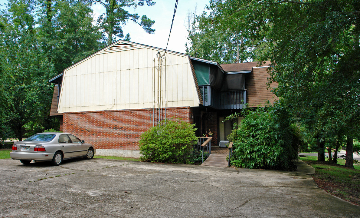 2261 Claremont Ln in Tallahassee, FL - Building Photo