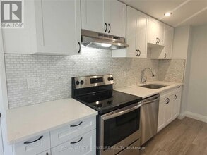 726 Grandview Dr in Oshawa, ON - Building Photo - Building Photo