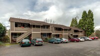 Civic Field Apartments in Bellingham, WA - Foto de edificio - Building Photo