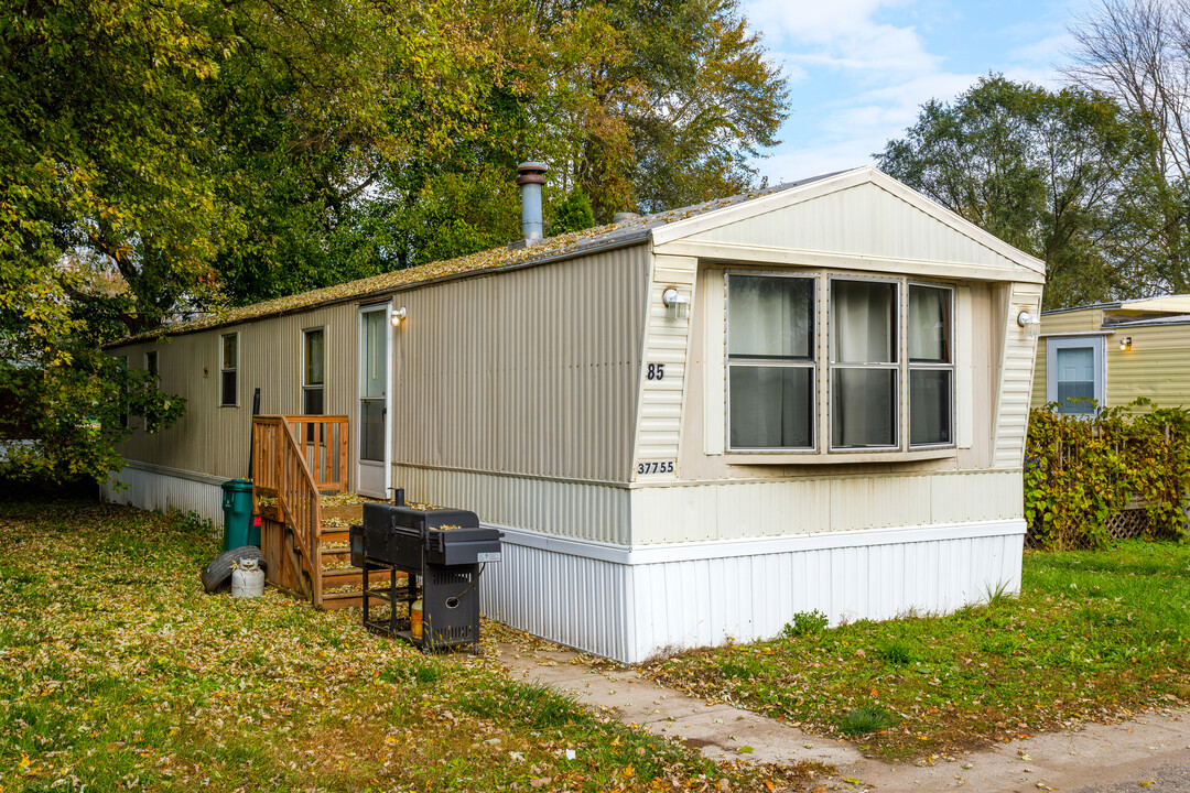 Belle Mobile Village in Belleville, MI - Foto de edificio