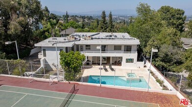 15656 Crownridge Pl in Los Angeles, CA - Building Photo - Building Photo