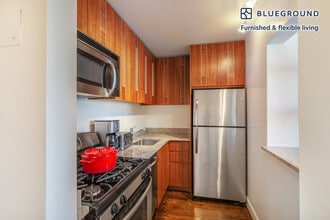 200 E 82nd St in New York, NY - Building Photo - Building Photo